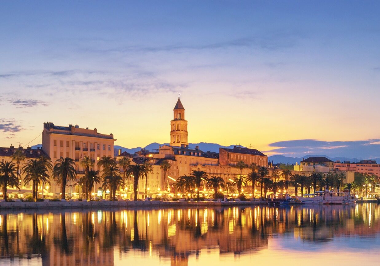 Golden hour over Split’s waterfront and the historic bell tower – 146588587 (c) Tigger76 | Dreamstime.com