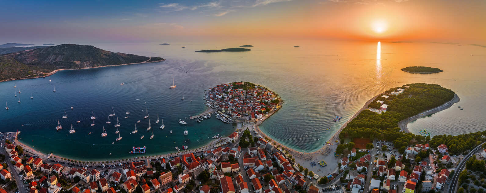 Golden sunset above Primošten, capturing the charm of the island town and the sparkling sea – 360303760 (c) zoltangabor | Dreamstime.com