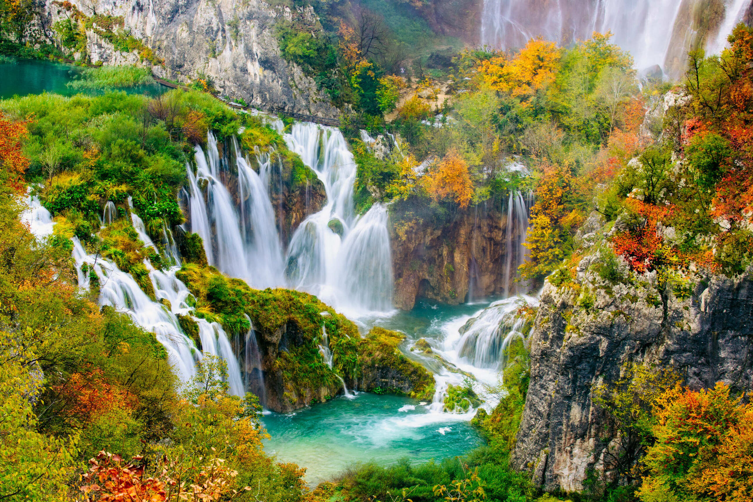 Magic of Water and Forest – Plitvice Falls | 65835402 (c) Pmartike | Dreamstime.com