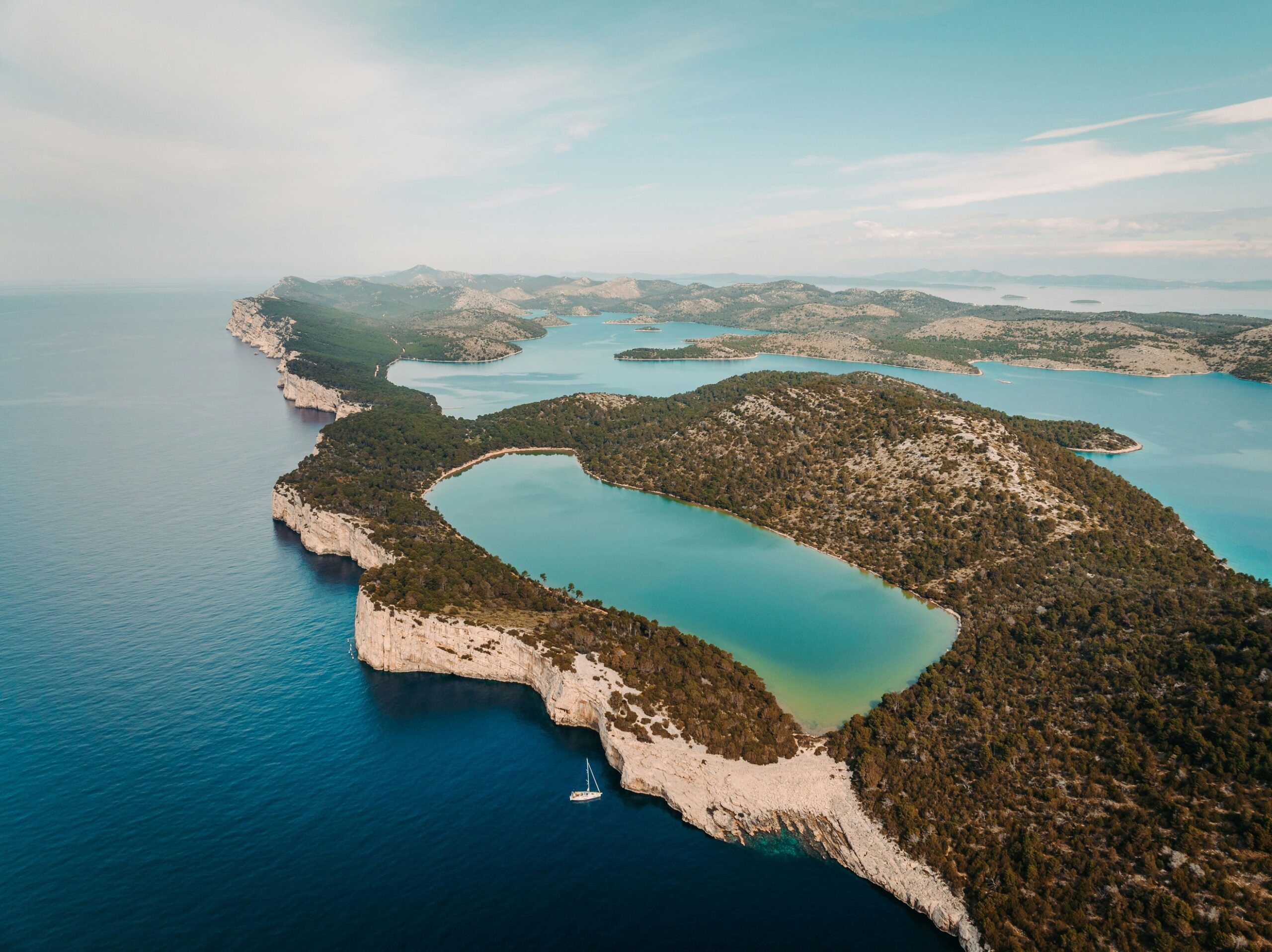 Where Cliffs Meet Calm – Lake Mir and Telašćica | Mark Pisek / unsplash.com